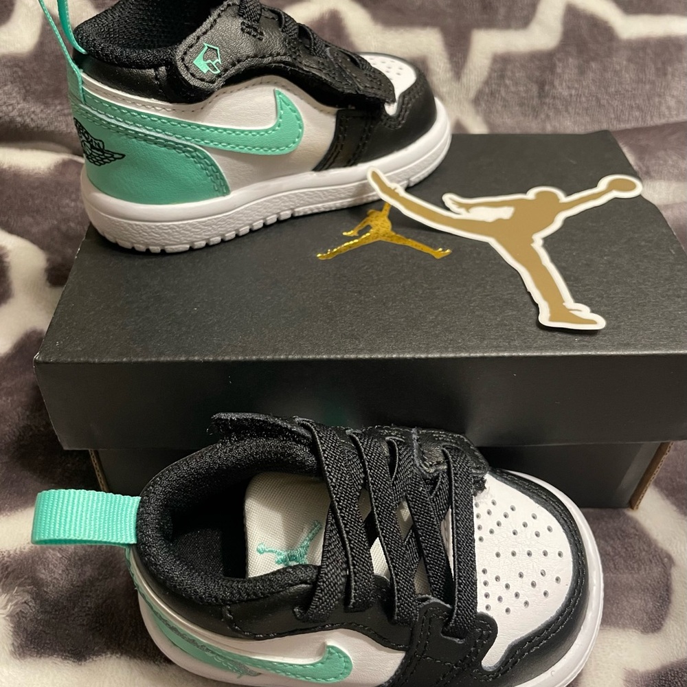 Nike Jordan Low Kids Black and Teal Sneakers 3C